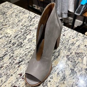 LUCKY BRAND JOAL smooth textured leather classic cut out heeled ankle booties